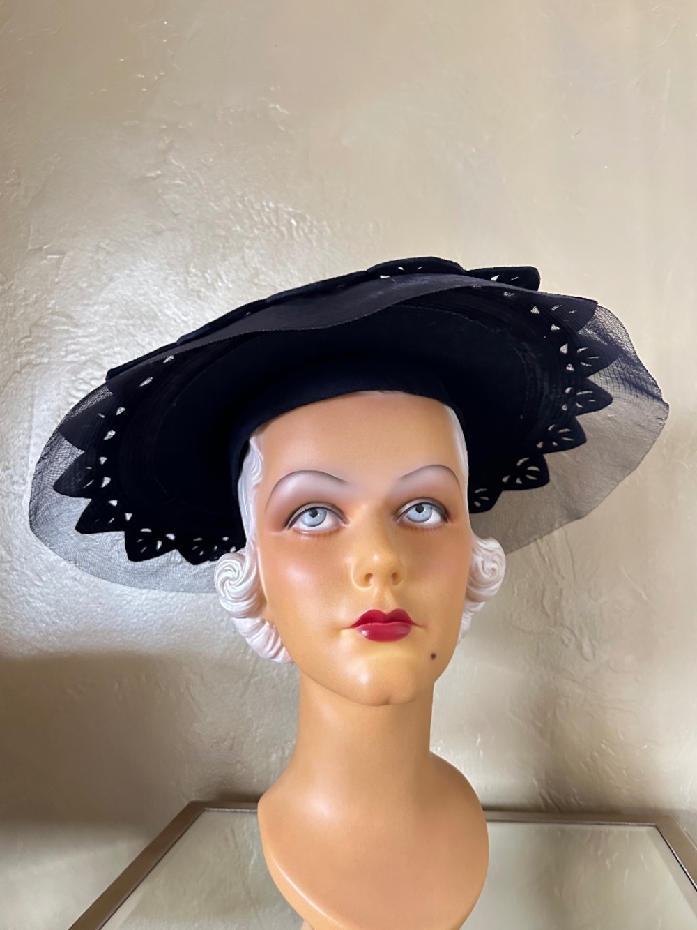 HIGH FASHION VINTAGE NAVY FELT WIDE BRIM HAT + CUTOUTS/CRIN EDGE/FEATHERS